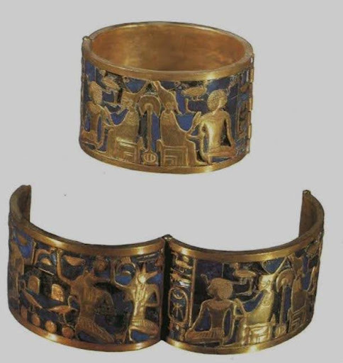 The bracelet of “Queen Ahhotop I